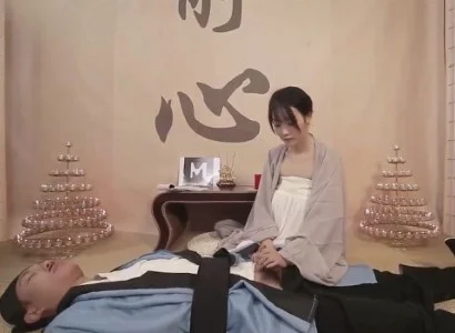 Nữ tu nhìn thấy vị đạo sĩ bị thương