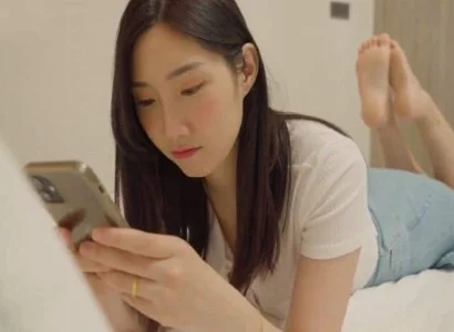Cô vợ vụng trộm với gã nhân viên giao hàng