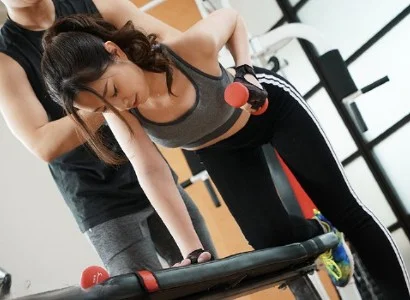 Người phụ nữ thiếu thốn tình dục và anh PT số hưởng nện nhau